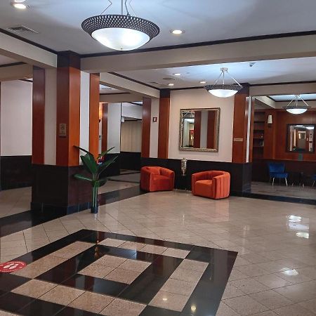 Clarion Hotel & Suites מאונט לאורל מראה חיצוני תמונה