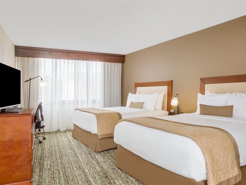 Clarion Hotel & Suites מאונט לאורל מראה חיצוני תמונה