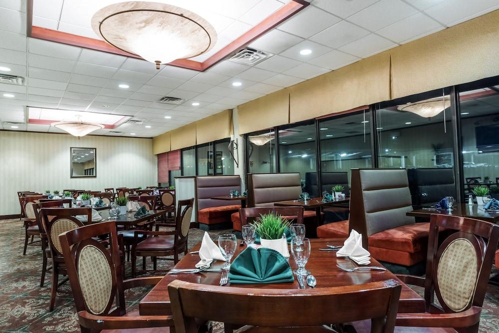 Clarion Hotel & Suites מאונט לאורל מראה חיצוני תמונה