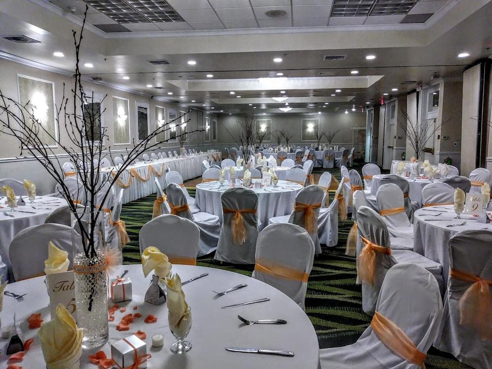 Clarion Hotel & Suites מאונט לאורל מראה חיצוני תמונה