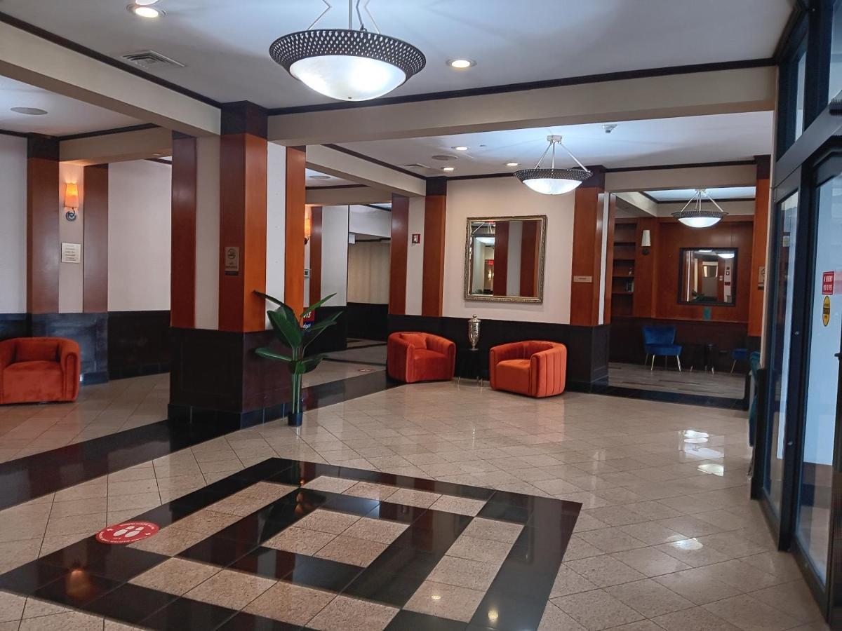 Clarion Hotel & Suites מאונט לאורל מראה חיצוני תמונה
