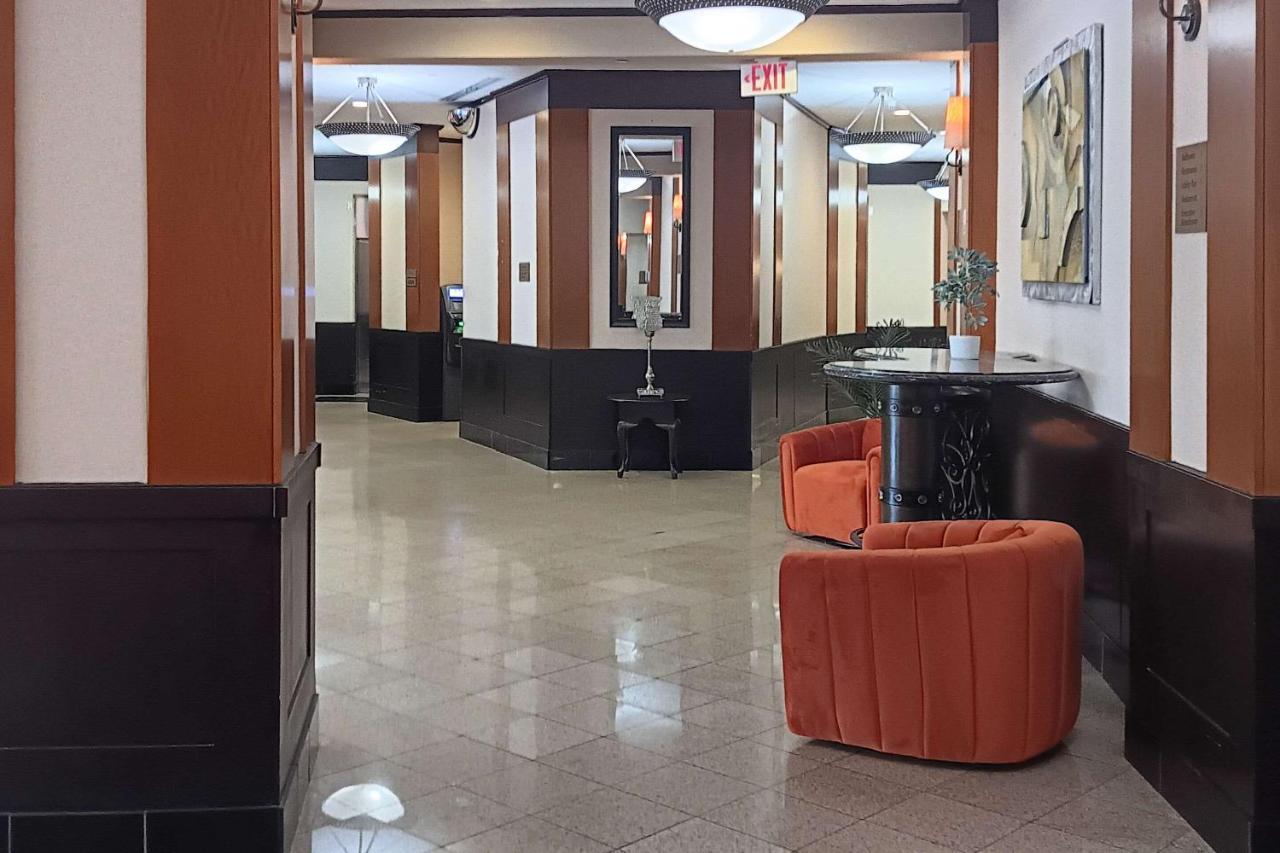 Clarion Hotel & Suites מאונט לאורל מראה חיצוני תמונה