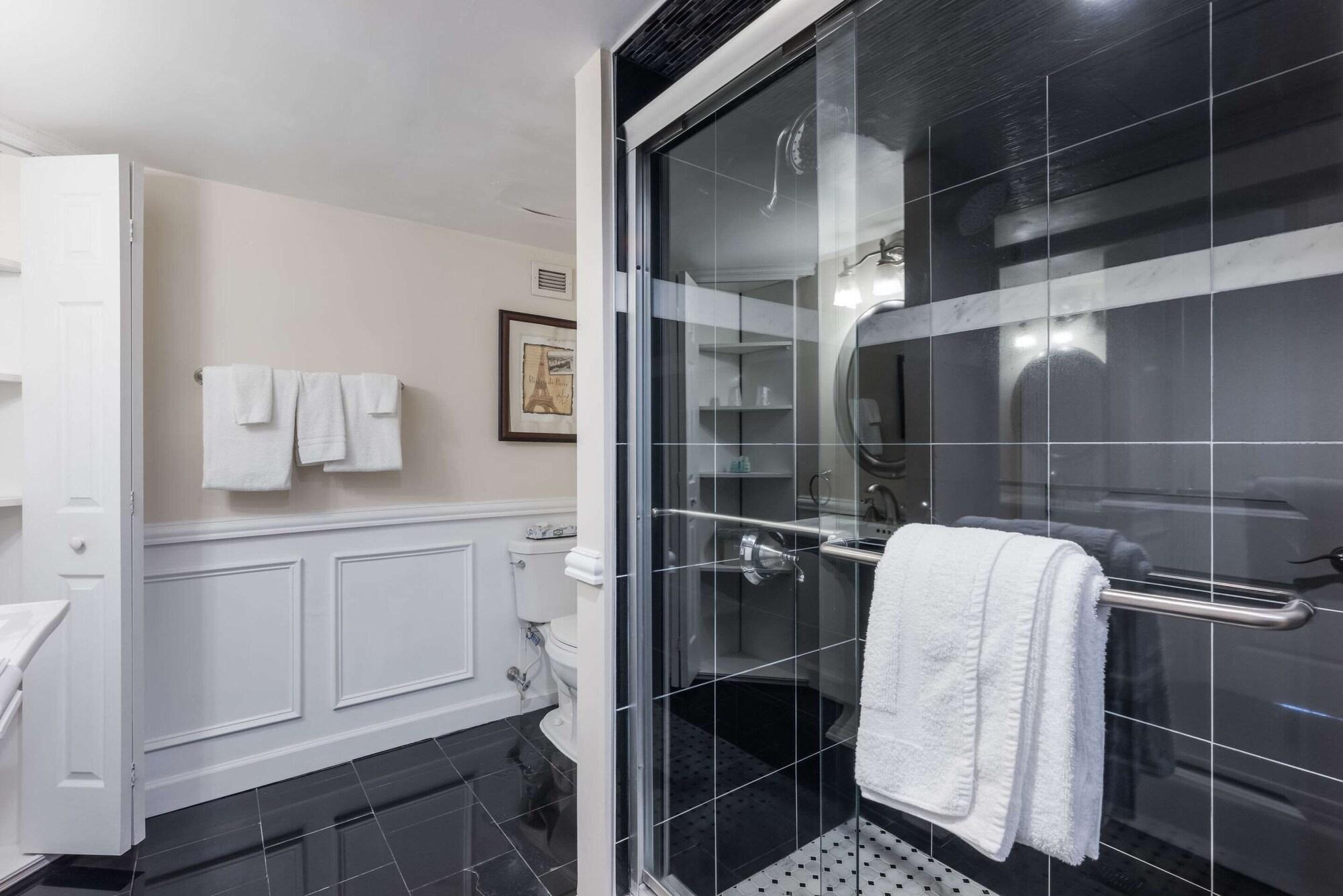 Clarion Hotel & Suites מאונט לאורל מראה חיצוני תמונה
