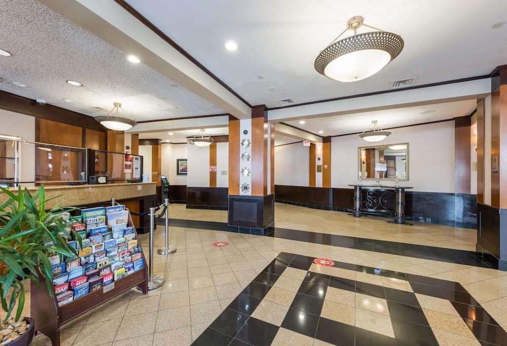 Clarion Hotel & Suites מאונט לאורל מראה חיצוני תמונה
