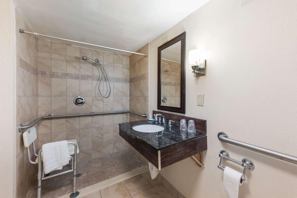 Clarion Hotel & Suites מאונט לאורל מראה חיצוני תמונה