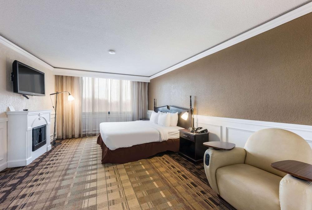 Clarion Hotel & Suites מאונט לאורל מראה חיצוני תמונה
