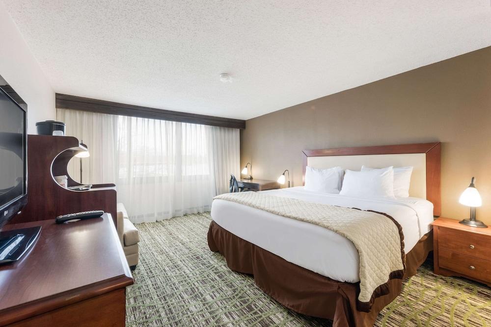 Clarion Hotel & Suites מאונט לאורל מראה חיצוני תמונה