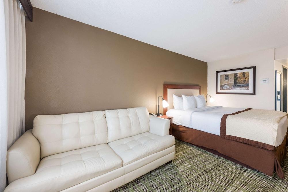 Clarion Hotel & Suites מאונט לאורל מראה חיצוני תמונה