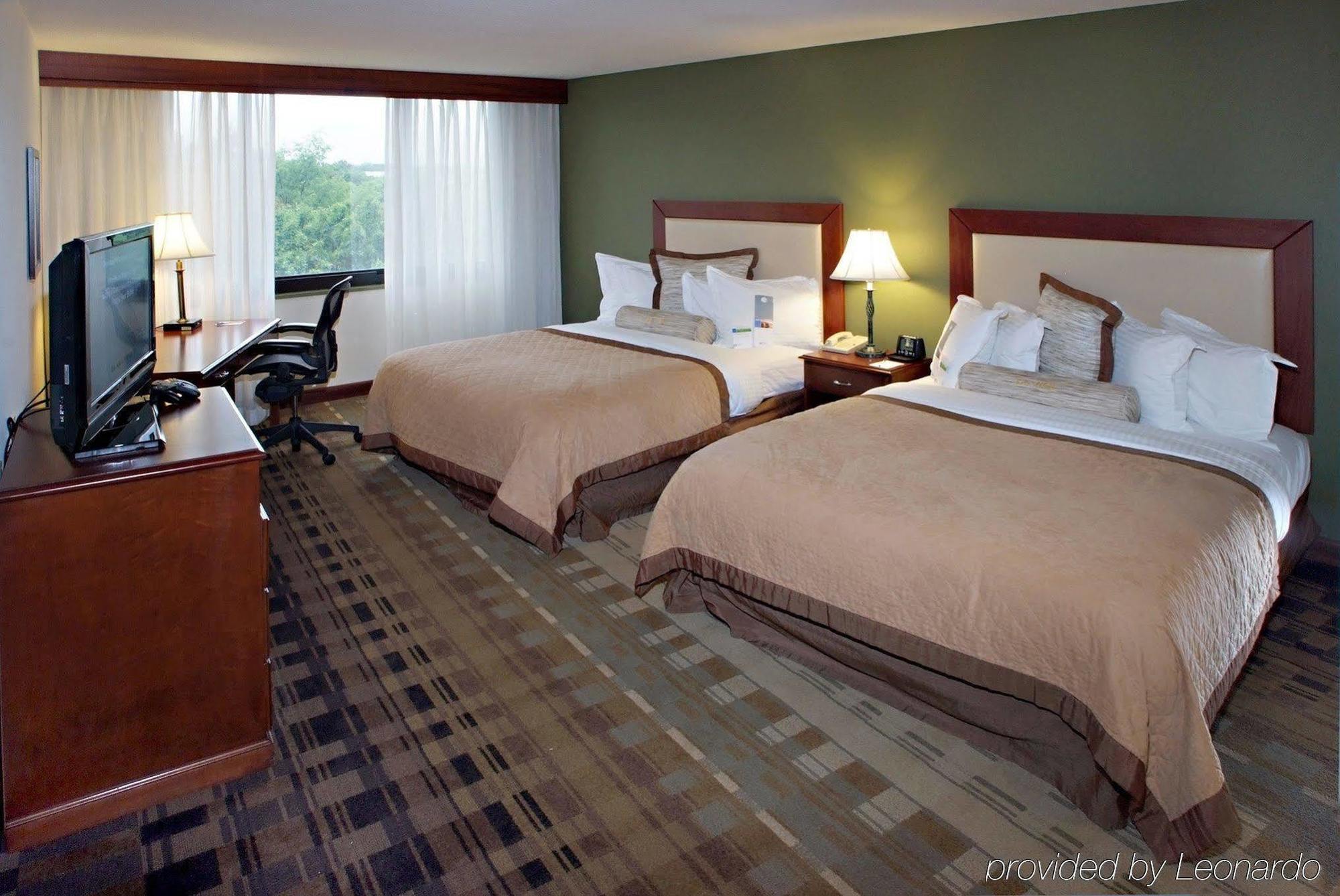 Clarion Hotel & Suites מאונט לאורל מראה חיצוני תמונה